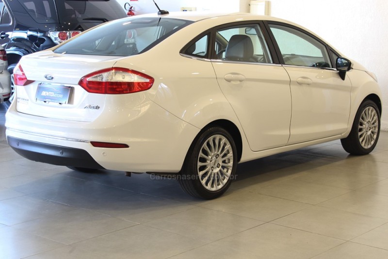 FIESTA 1.6 TITANIUM PLUS SEDAN 16V FLEX 4P AUTOMÁTICO - 2015 - BENTO GONçALVES
