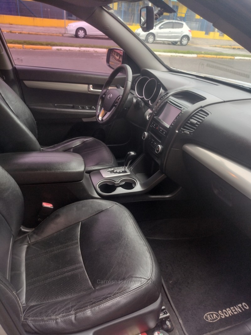 SORENTO 3.5 S.558 V6 4X2 24V GASOLINA 4P AUTOMÁTICO - 2011 - PAROBé