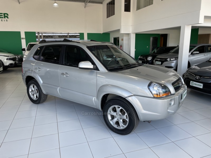 TUCSON 2.0 MPFI GL 16V 2WD GASOLINA 4P AUTOMÁTICO