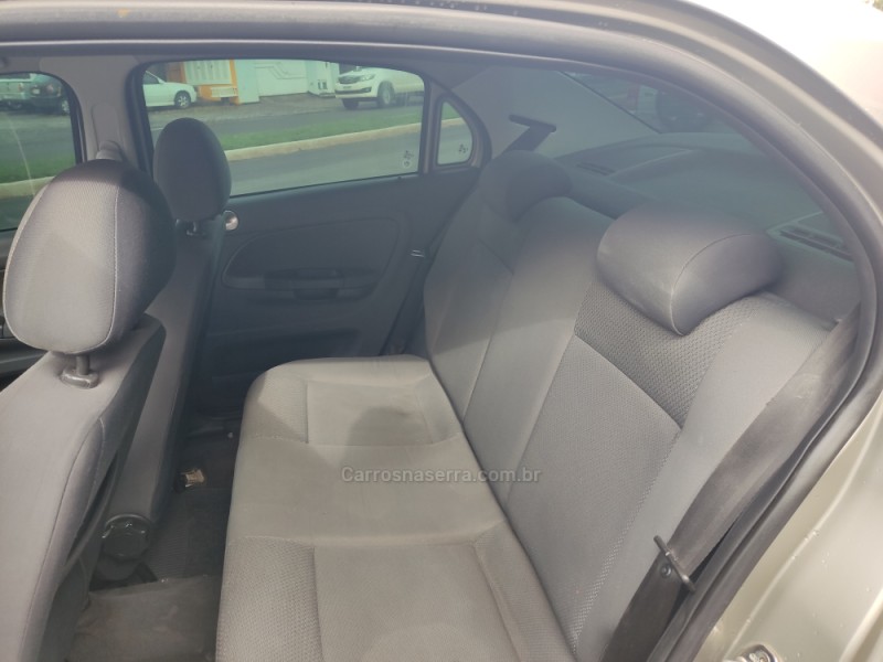 VOYAGE 1.6 MI TRENDLINE 8V FLEX 4P MANUAL - 2013 - GUAPORé