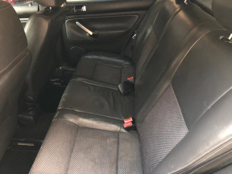 GOLF 1.6 MI SPORTLINE 8V FLEX 4P MANUAL - 2010 - TRêS COROAS
