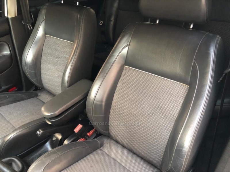 GOLF 1.6 MI SPORTLINE 8V FLEX 4P MANUAL - 2010 - TRêS COROAS