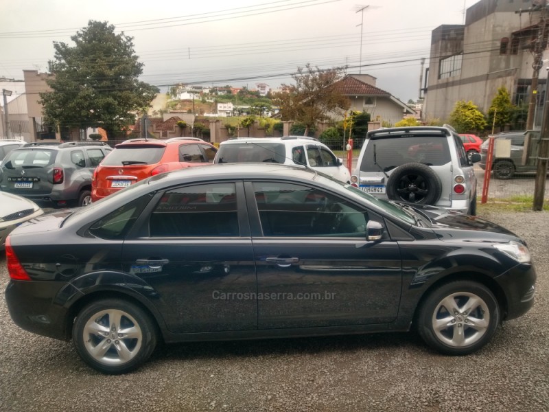 FOCUS 2.0 GLX 16V FLEX 4P MANUAL - 2011 - FARROUPILHA