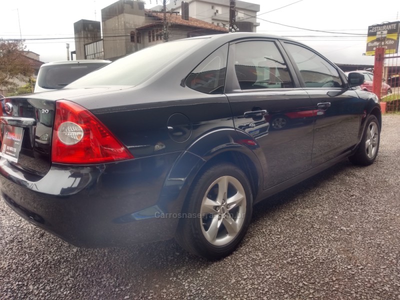 FOCUS 2.0 GLX 16V FLEX 4P MANUAL - 2011 - FARROUPILHA