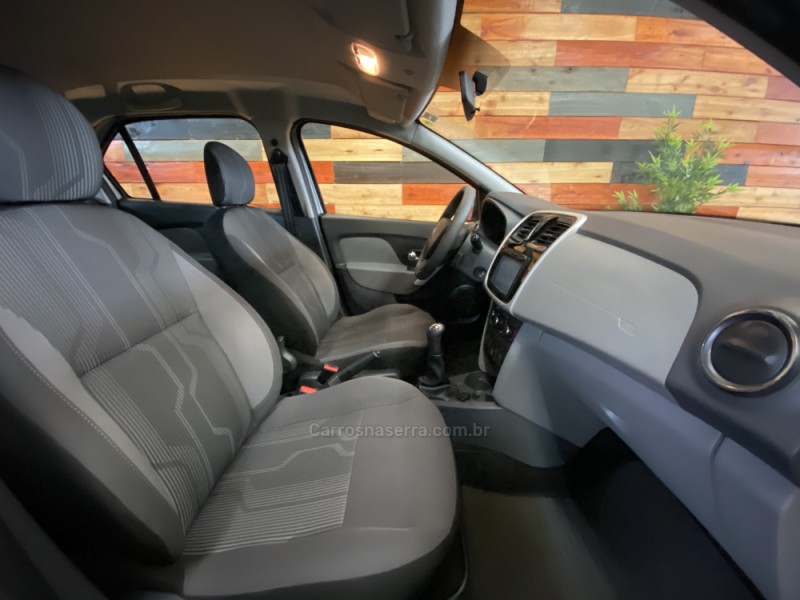 LOGAN 1.6 EXPRESSION 8V HI-FLEX 4P MANUAL - 2016 - CAXIAS DO SUL