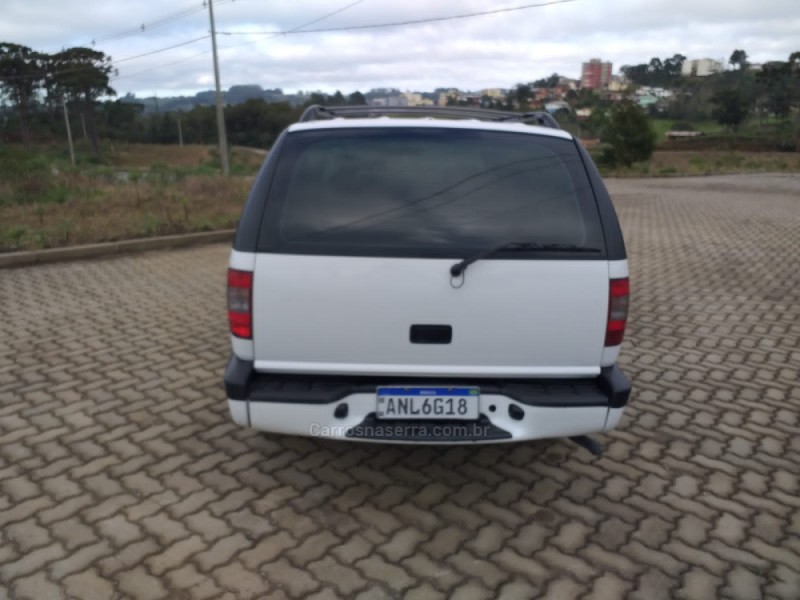 BLAZER 2.4 MPFI ADVANTAGE 4X2 8V GASOLINA 4P MANUAL - 2006 - CAXIAS DO SUL