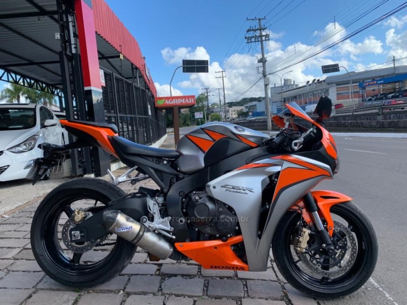 CBR 1000RR  FIREBLADE