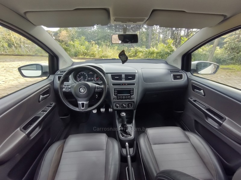 CROSSFOX 1.6 MI FLEX 8V 4P MANUAL - 2014 - NOVA PRATA