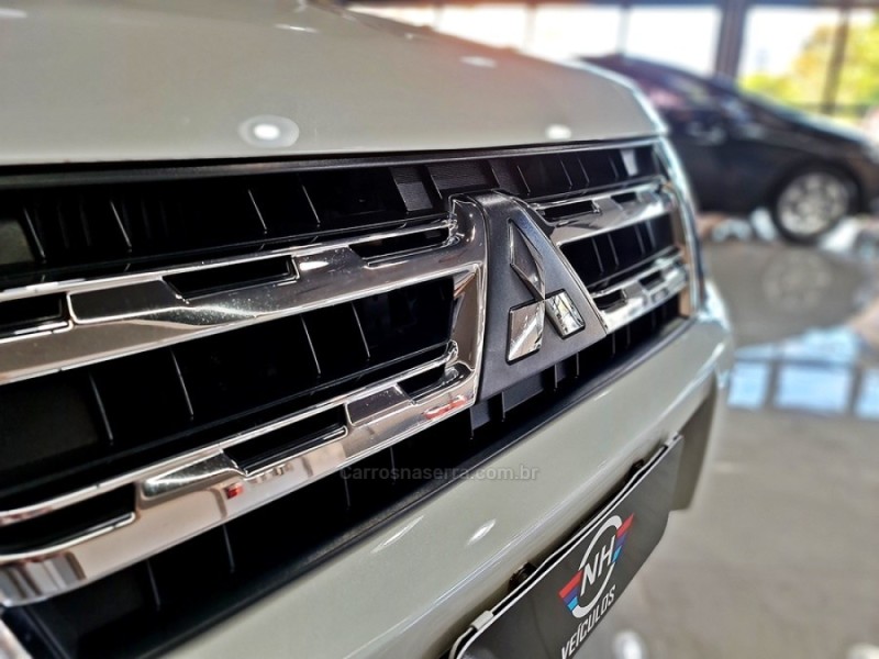PAJERO FULL 3.2 HPE 4X4 16V TURBO INTERCOOLER DIESEL 4P AUTOMÁTICO - 2013 - NOVO HAMBURGO