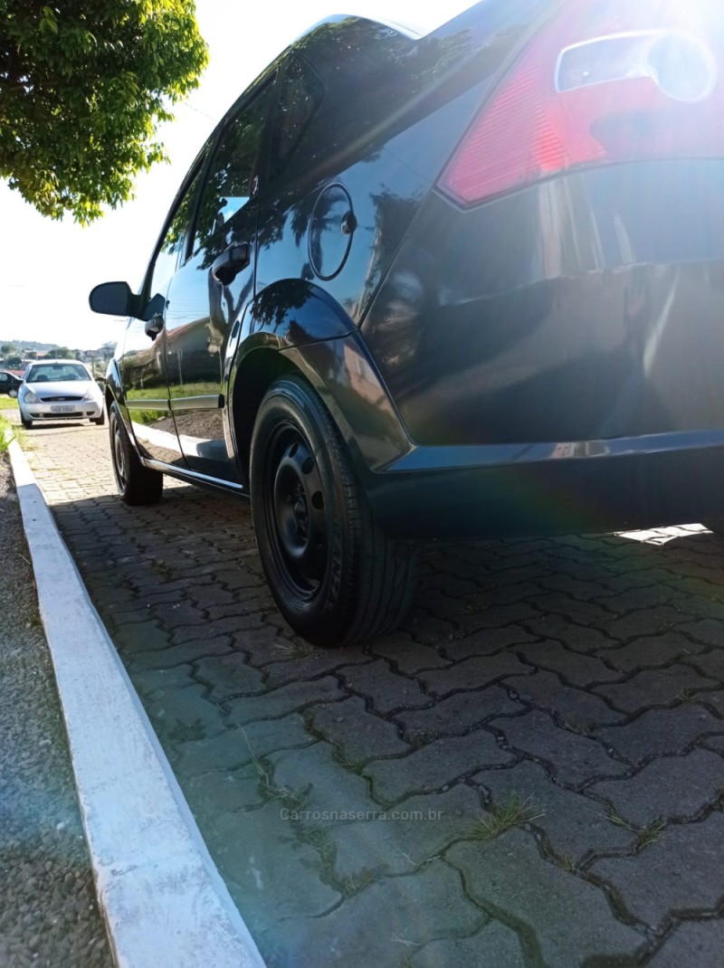 FIESTA 1.6 MPI SEDAN 8V FLEX 4P MANUAL - 2005 - FARROUPILHA