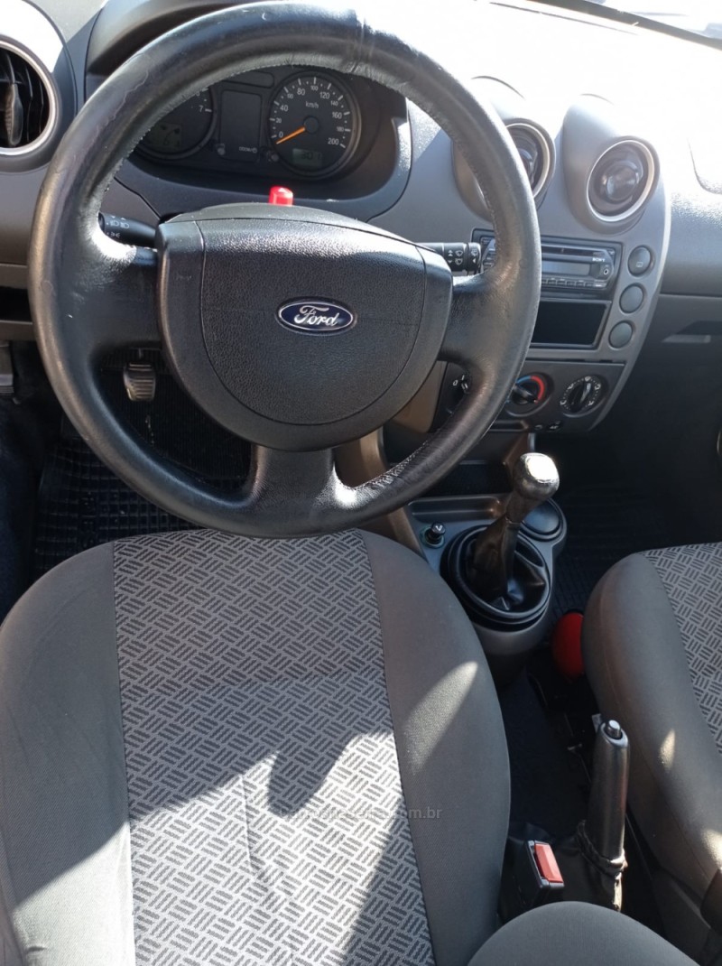FIESTA 1.6 MPI SEDAN 8V FLEX 4P MANUAL - 2005 - FARROUPILHA