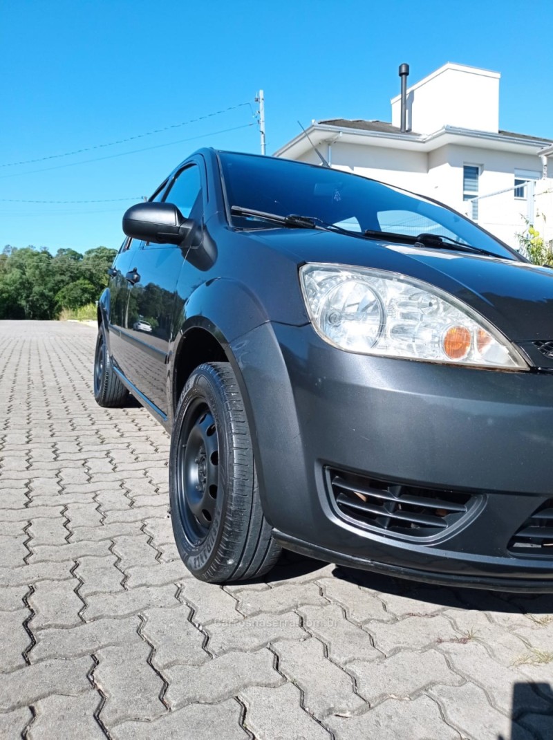 FIESTA 1.6 MPI SEDAN 8V FLEX 4P MANUAL - 2005 - FARROUPILHA