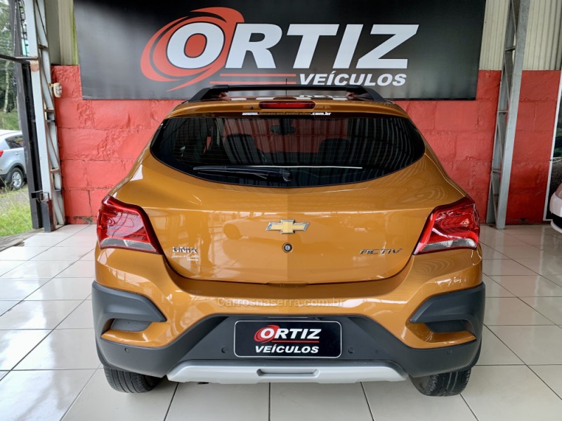 ONIX 1.4 MPFI ACTIV 8V FLEX 4P MANUAL - 2017 - CAXIAS DO SUL