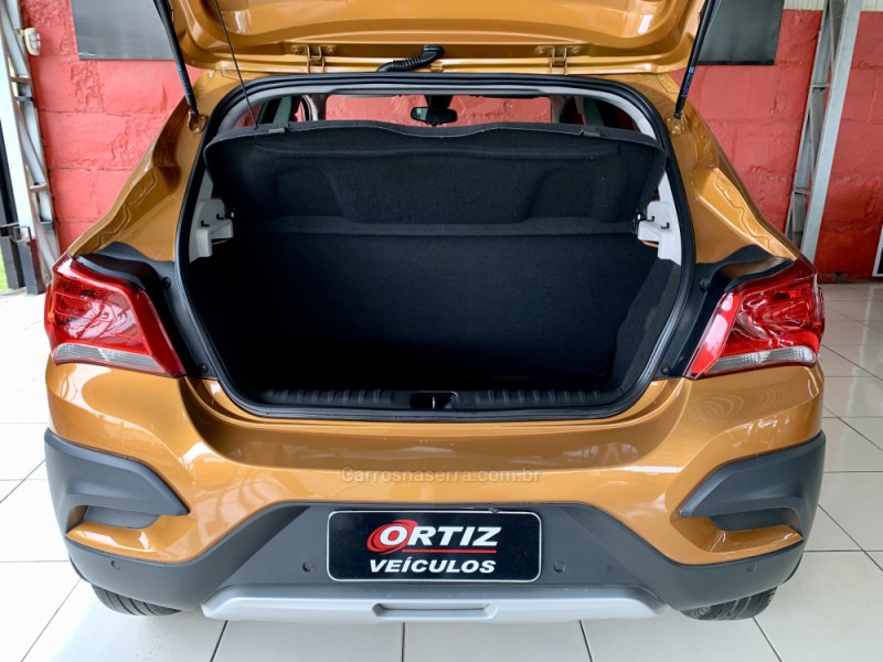 ONIX 1.4 MPFI ACTIV 8V FLEX 4P MANUAL - 2017 - CAXIAS DO SUL