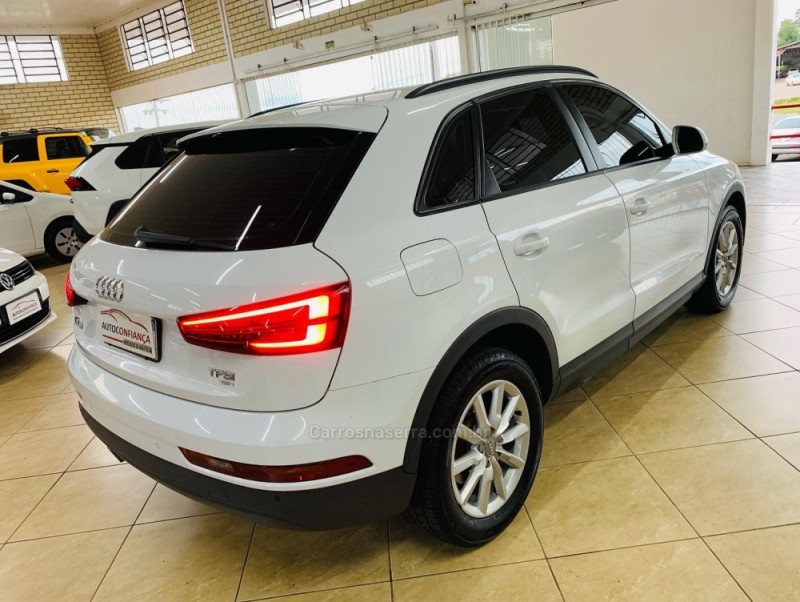 Q3 1.4 TFSI AMBIENTE GASOLINA 4P S TRONIC - 2017 - CAPELA DE SANTANA