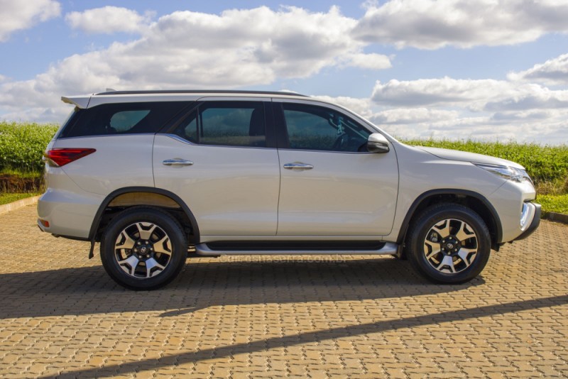 HILUX SW4 2.8 SRX 4X4 DIAMOND 16V TURBO DIESEL 4P 7 LUGARES AUTOMÁTICO - 2020 - PALMEIRA DAS MISSõES