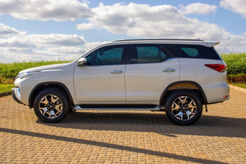 HILUX SW4 2.8 SRX 4X4 DIAMOND 16V TURBO DIESEL 4P 7 LUGARES AUTOMÁTICO - 2020 - PALMEIRA DAS MISSõES