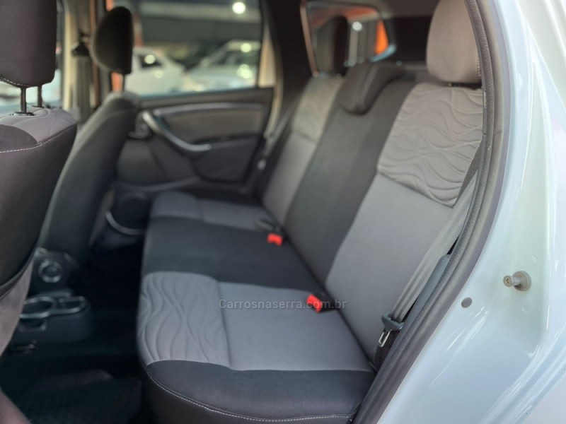DUSTER 1.6 DYNAMIQUE 4X2 16V FLEX 4P MANUAL - 2014 - CANELA