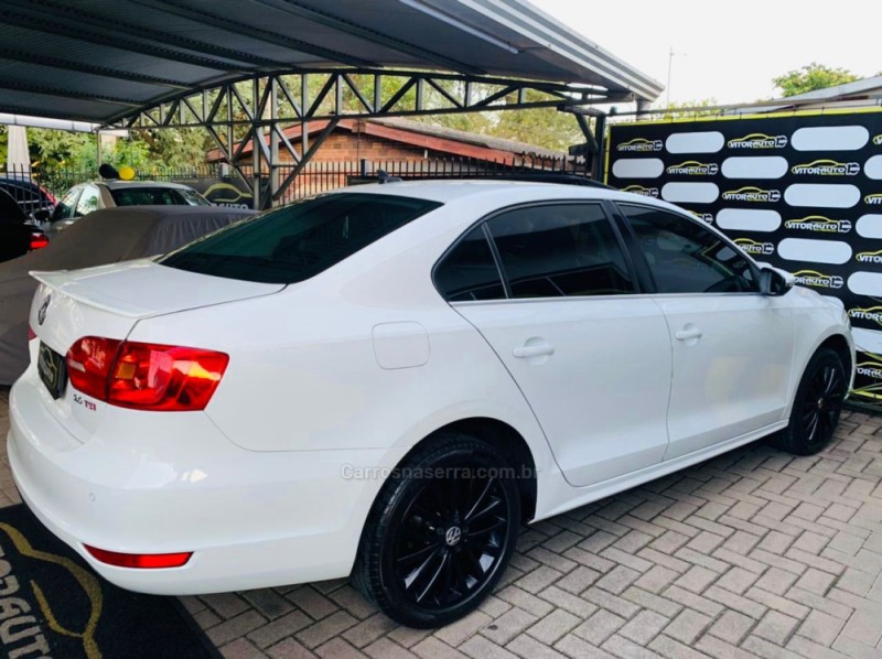 JETTA 2.0 TSI HIGHLINE 211CV GASOLINA 4P TIPTRONIC - 2014 - ESTâNCIA VELHA