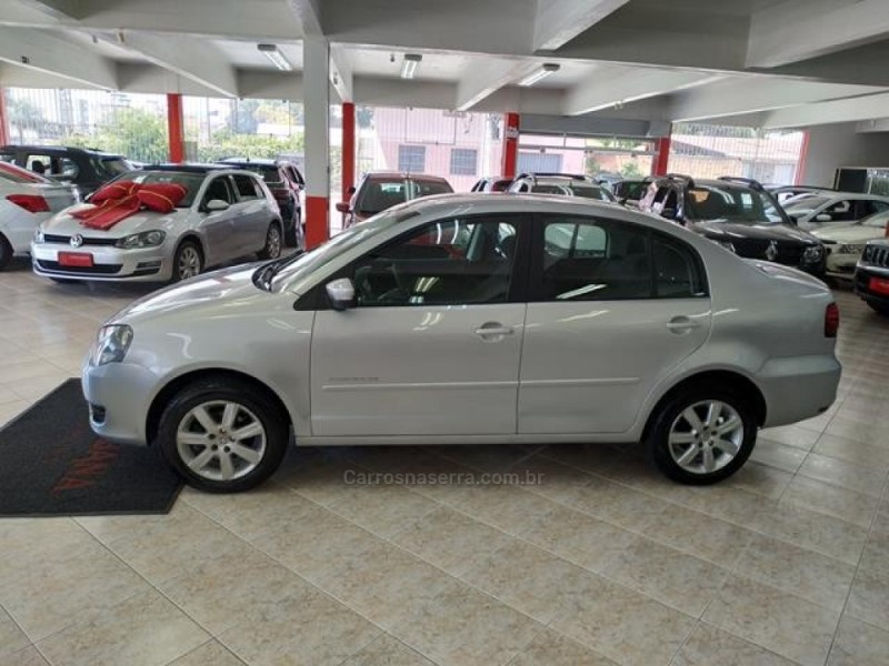 POLO SEDAN 1.6 MI COMFORTLINE 8V FLEX 4P AUTOMATIZADO - 2013 - CAXIAS DO SUL
