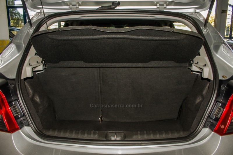 ONIX 1.4 MPFI LTZ 8V FLEX 4P MANUAL - 2015 - NOVO HAMBURGO
