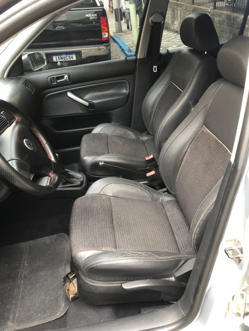 GOLF 1.6 MI SPORTLINE 8V FLEX 4P MANUAL - 2010 - GARIBALDI