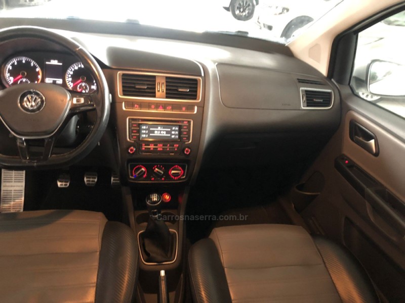 CROSSFOX 1.6 MI FLEX 8V 4P MANUAL - 2015 - SAPIRANGA