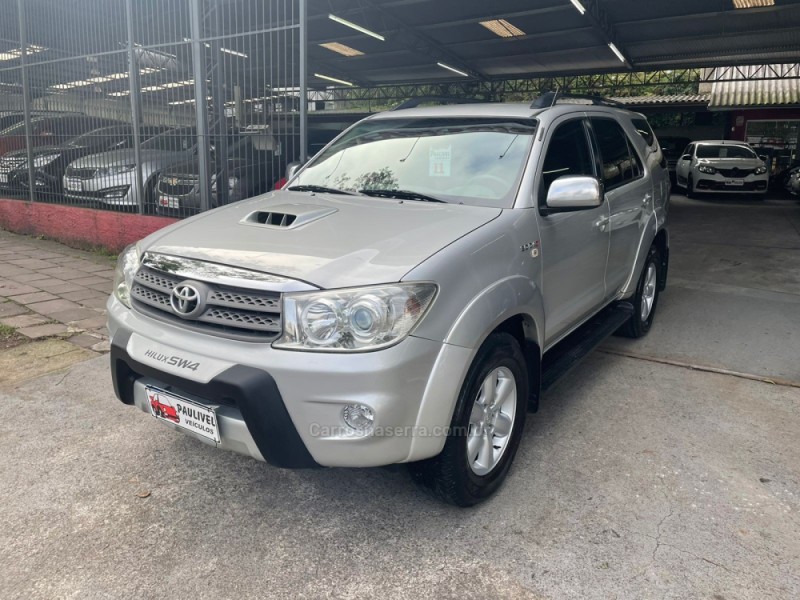 HILUX SW4 3.0 SRV 4X4 7 LUGARES 16V TURBO INTERCOOLER DIESEL 4P AUTOMÁTICO - 2011 - CAXIAS DO SUL