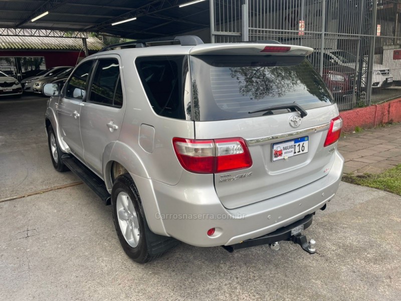HILUX SW4 3.0 SRV 4X4 7 LUGARES 16V TURBO INTERCOOLER DIESEL 4P AUTOMÁTICO - 2011 - CAXIAS DO SUL