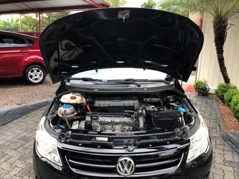VOYAGE 1.0 MI 8V FLEX 4P MANUAL - 2011 - TRêS COROAS