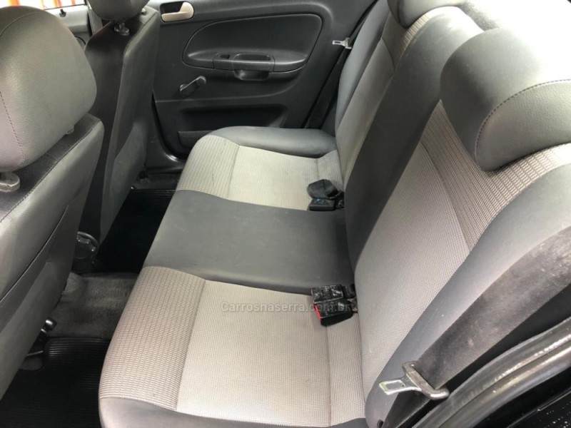 VOYAGE 1.0 MI 8V FLEX 4P MANUAL - 2011 - TRêS COROAS