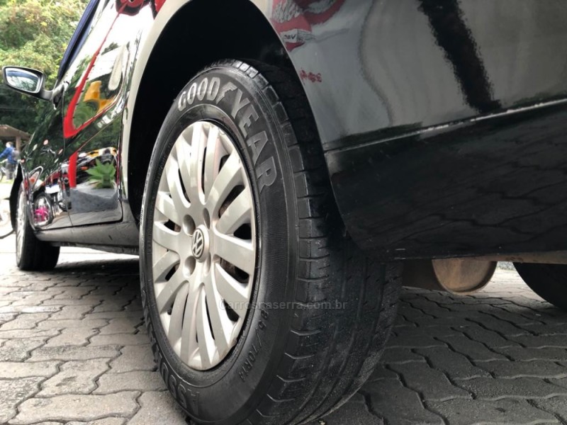VOYAGE 1.0 MI 8V FLEX 4P MANUAL - 2011 - TRêS COROAS