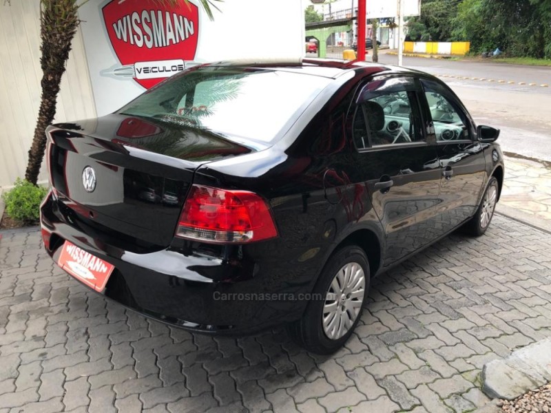 VOYAGE 1.0 MI 8V FLEX 4P MANUAL - 2011 - TRêS COROAS