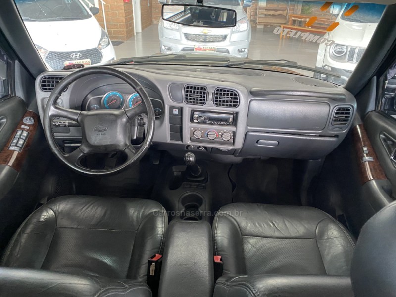 S10 2.4 MPFI EXECUTIVE 4X2 CD 8V FLEX 4P MANUAL - 2011 - PAROBé