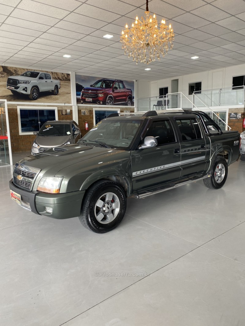 S10 2.4 MPFI EXECUTIVE 4X2 CD 8V FLEX 4P MANUAL - 2011 - PAROBé