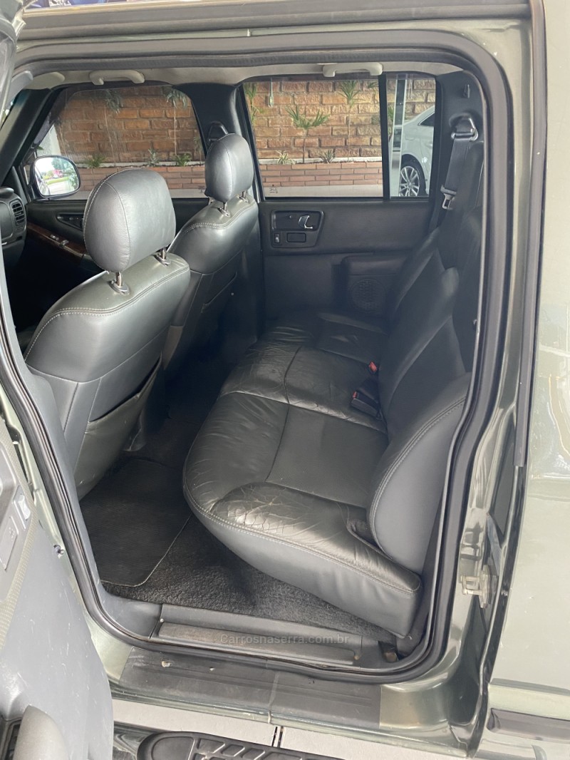 S10 2.4 MPFI EXECUTIVE 4X2 CD 8V FLEX 4P MANUAL - 2011 - PAROBé