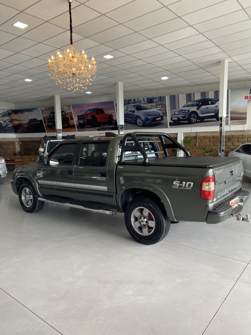 S10 2.4 MPFI EXECUTIVE 4X2 CD 8V FLEX 4P MANUAL - 2011 - PAROBé