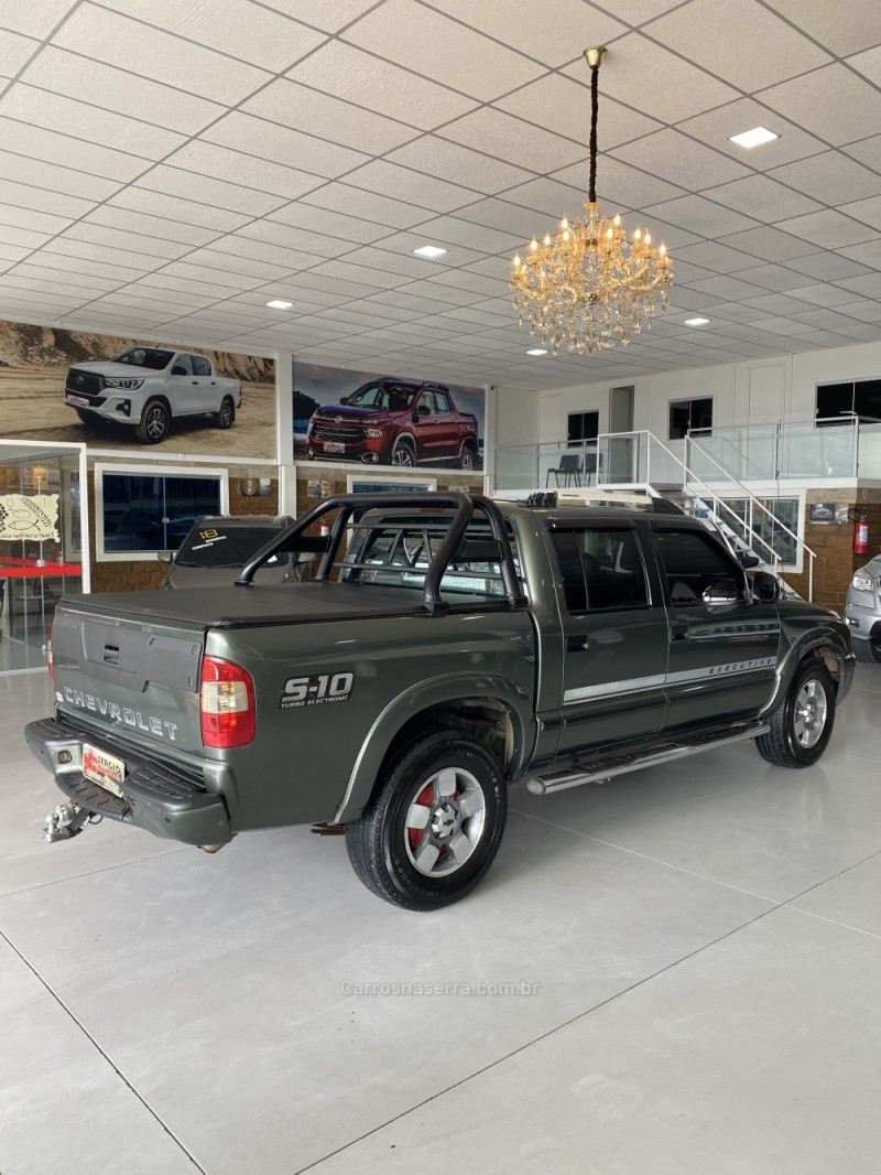 S10 2.4 MPFI EXECUTIVE 4X2 CD 8V FLEX 4P MANUAL - 2011 - PAROBé