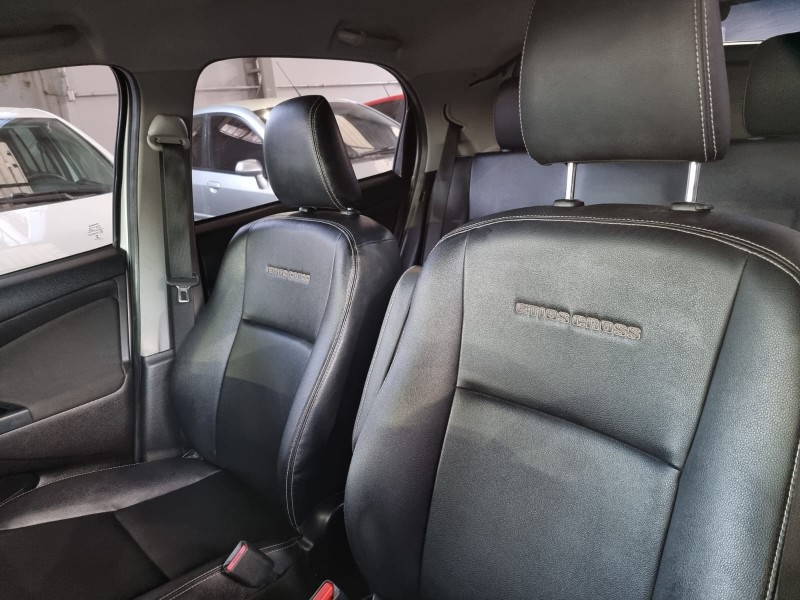 ETIOS CROSS 1.5 16V FLEX 4P AUTOMÁTICO - 2018 - CANOAS