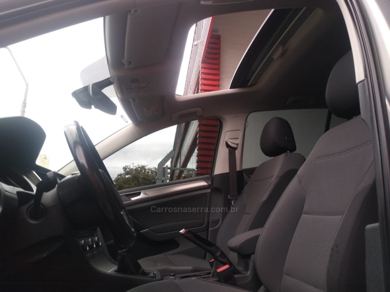 GOLF 1.0 TSI COMFORTLINE 12V TOTAL FLEX 4P MANUAL - 2017 - CAXIAS DO SUL