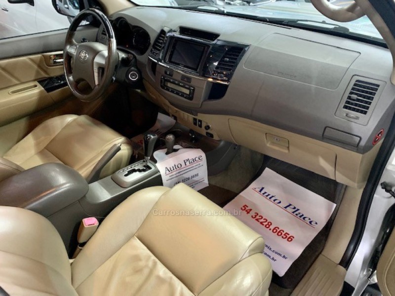HILUX SW4 3.0 SRV 4X4 7 LUGARES 16V TURBO INTERCOOLER DIESEL 4P AUTOMÁTICO - 2012 - CAXIAS DO SUL