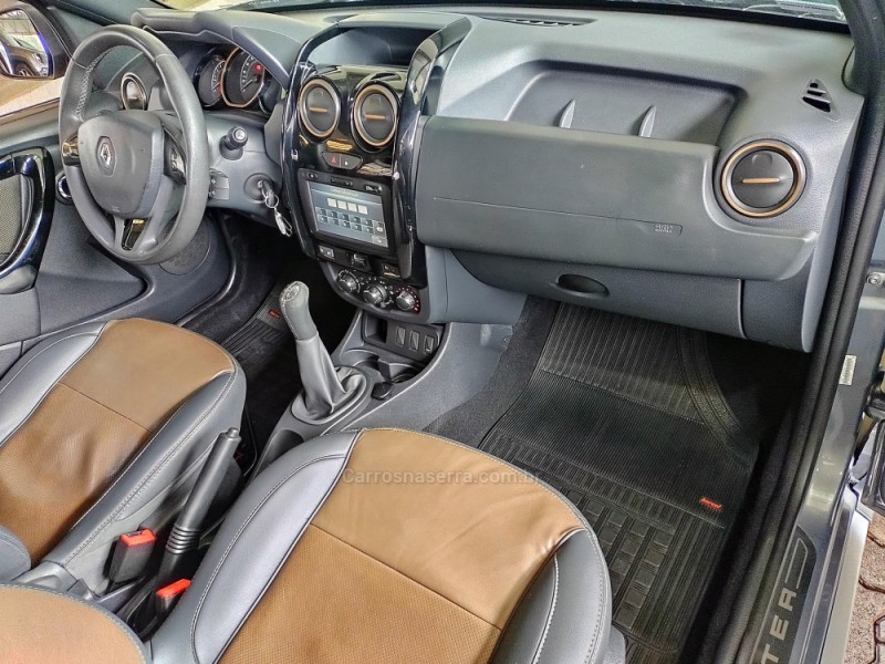 DUSTER 1.6 DYNAMIQUE 4X2 16V FLEX 4P MANUAL - 2016 - FARROUPILHA