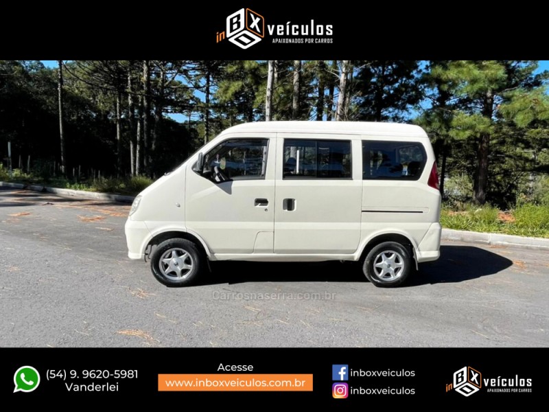 TOWNER 1.0 PASSAGEIRO 8V GASOLINA 4P MANUAL - 2012 - GRAMADO