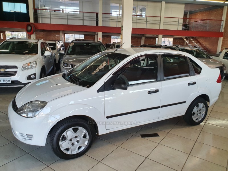 FIESTA 1.6 MPI SEDAN 8V FLEX 4P MANUAL - 2006 - FARROUPILHA