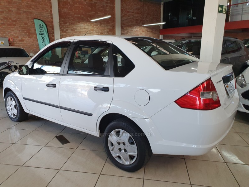 FIESTA 1.6 MPI SEDAN 8V FLEX 4P MANUAL - 2006 - FARROUPILHA