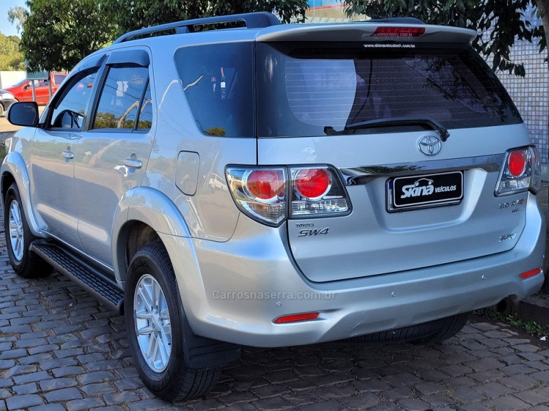 HILUX SW4 3.0 SRV 4X4 7 LUGARES 16V TURBO INTERCOOLER DIESEL 4P AUTOMÁTICO - 2013 - VACARIA