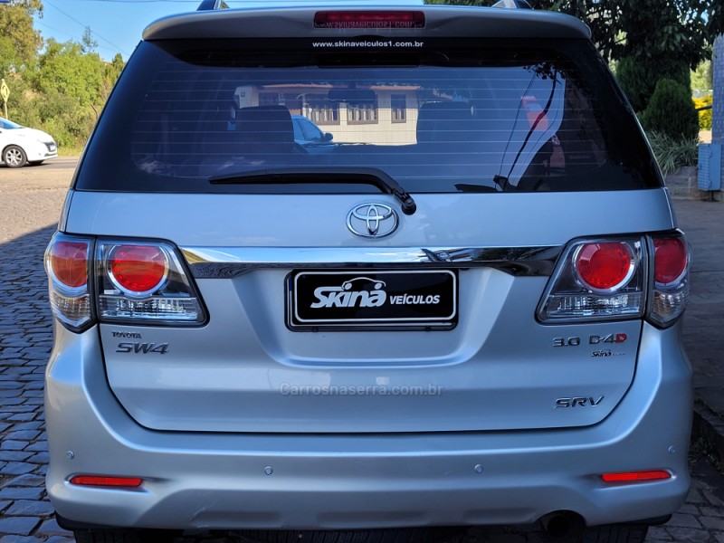 HILUX SW4 3.0 SRV 4X4 7 LUGARES 16V TURBO INTERCOOLER DIESEL 4P AUTOMÁTICO - 2013 - VACARIA