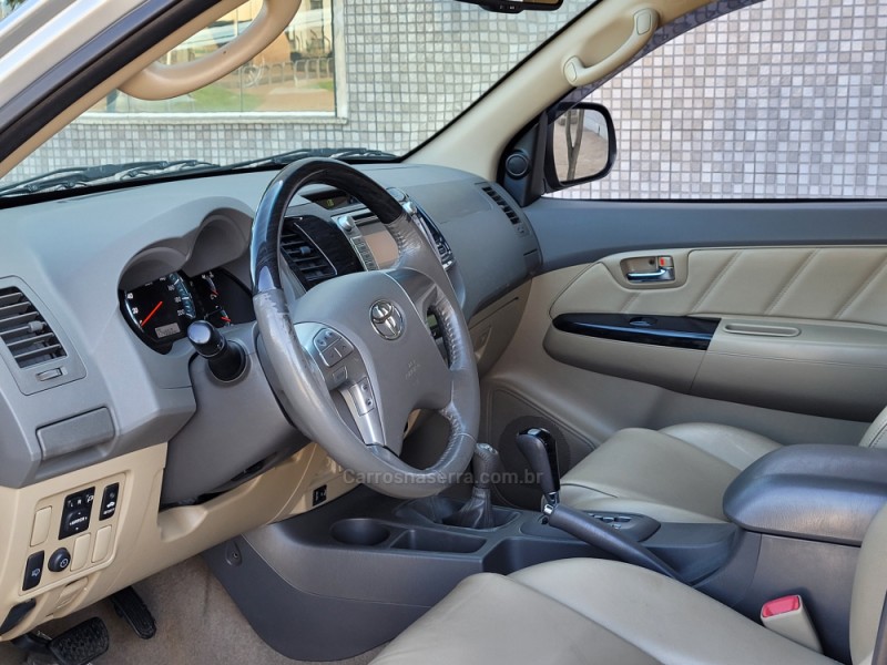 HILUX SW4 3.0 SRV 4X4 7 LUGARES 16V TURBO INTERCOOLER DIESEL 4P AUTOMÁTICO - 2013 - VACARIA