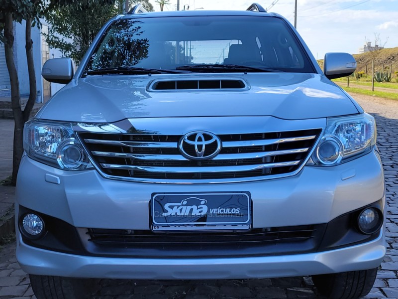 HILUX SW4 3.0 SRV 4X4 7 LUGARES 16V TURBO INTERCOOLER DIESEL 4P AUTOMÁTICO - 2013 - VACARIA