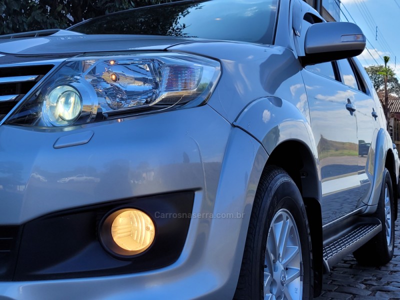 HILUX SW4 3.0 SRV 4X4 7 LUGARES 16V TURBO INTERCOOLER DIESEL 4P AUTOMÁTICO - 2013 - VACARIA
